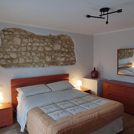 Casa Vacanza "Marinella" スルモナ エクステリア 写真