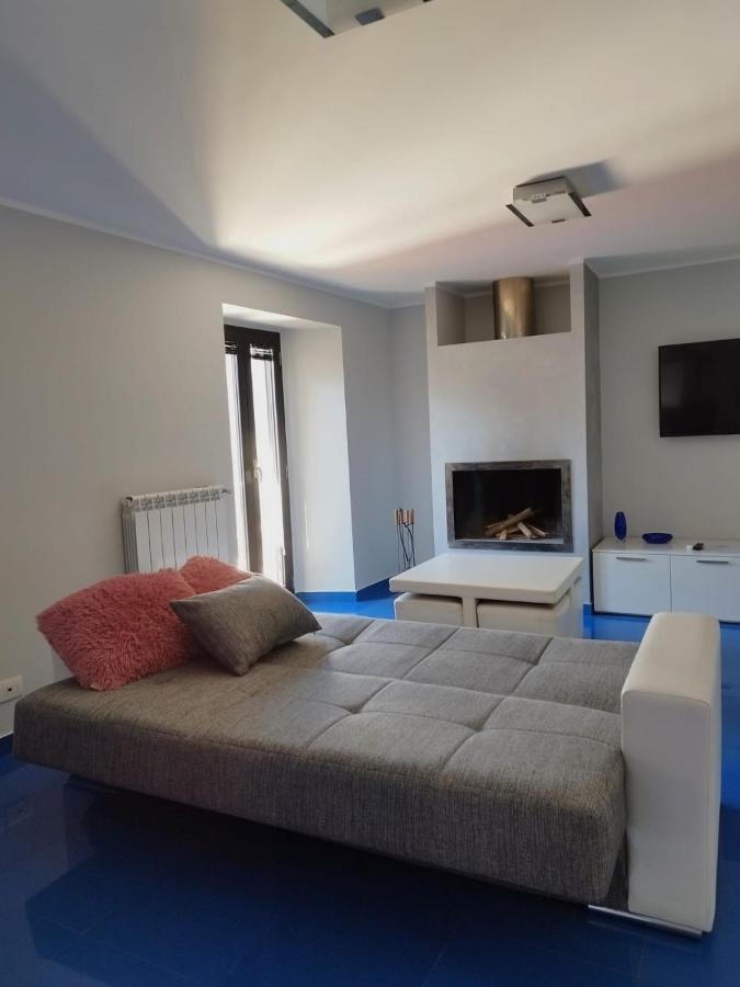 Casa Vacanza "Marinella" スルモナ エクステリア 写真