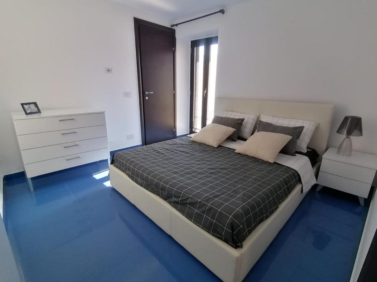 Casa Vacanza "Marinella" スルモナ エクステリア 写真